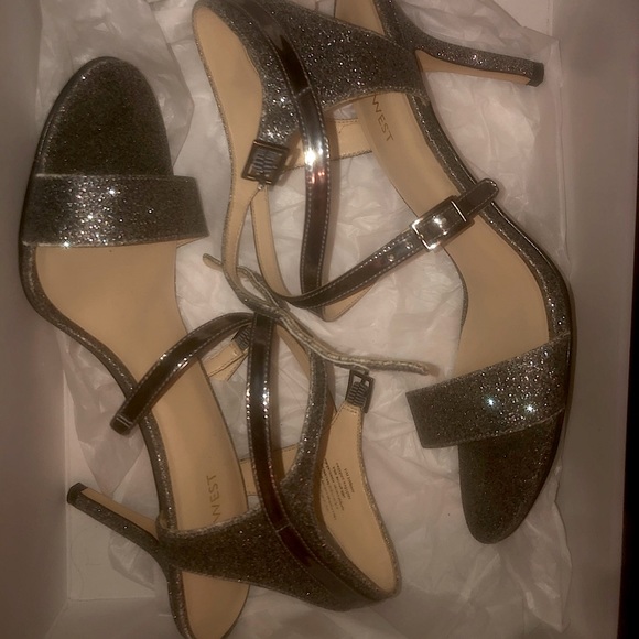 Silver Glitter Nine West Heels - Picture 1 of 3